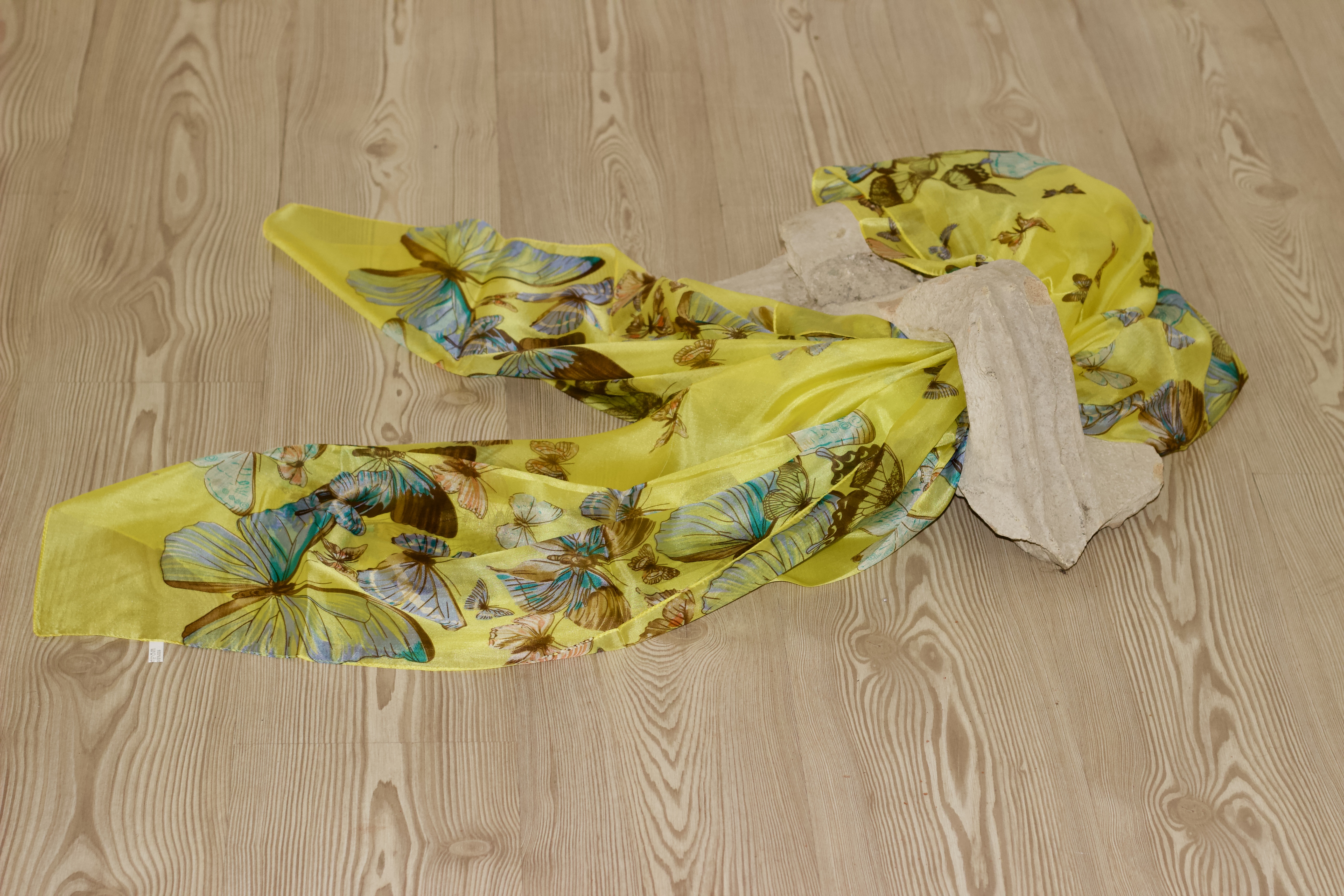 Kelebekli ipek fular